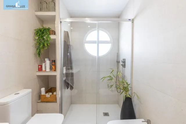 Chalet pareado con piscina, jardín y bonitas vistas a Granada en La Zubia — 34