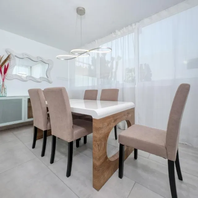 Villa con piscina privada y gran potencial en Playa Blanca — 9