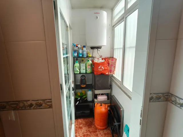 Se vende un Apartamento Ático con Terraza Acristalada, con 2 Dormitorios y 2 Baños en el Centro de Torrevieja! — 25
