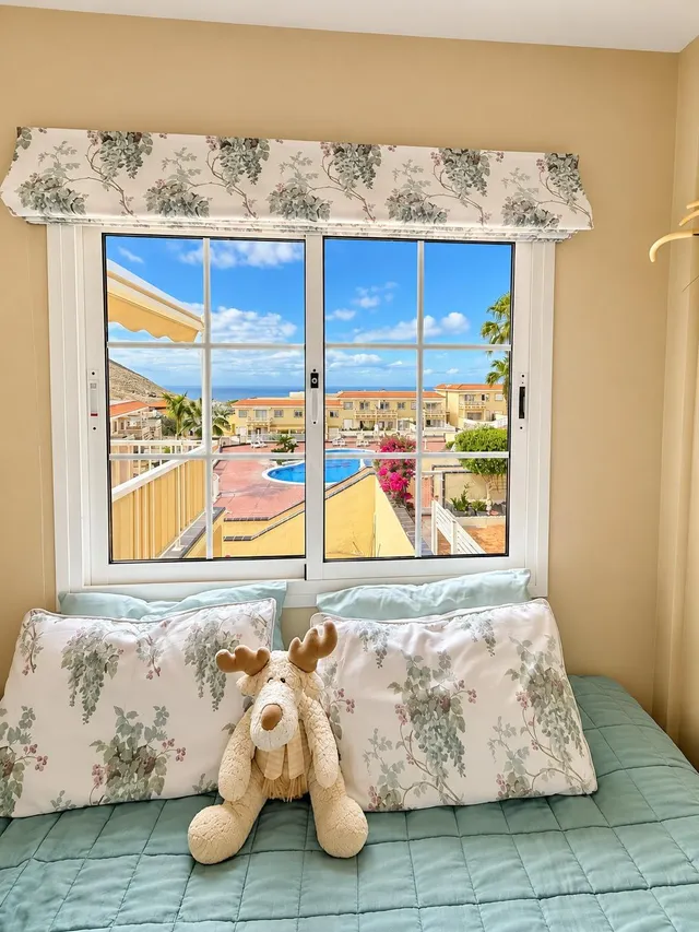 ## Ático de 2 dormitorios con gran terraza, vistas al mar y 