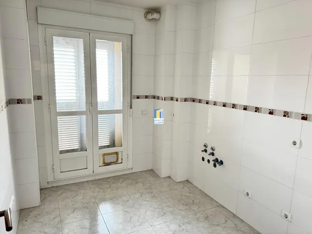PISO A ESTRENAR CON 3 DORMITORIOS, 2 BAÑOS Y POSIBILIDAD DE PLAZA DE GARAJE EN PLENO CENTRO DE ZAMORA. — 3