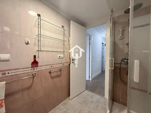 Piso en venta en Alicante. zona de carolinas altas. 90m2, 3 habitaciones, 1 baño, segunda planta con ascensor. — 25
