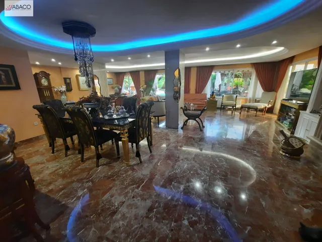 Elegante chalet con maravilloso jardín y vistas privilegiadas. — 17