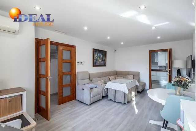 Amplia casa de 182 m2 con patio, gran sótano y a menos de 5 minutos del metro — 7