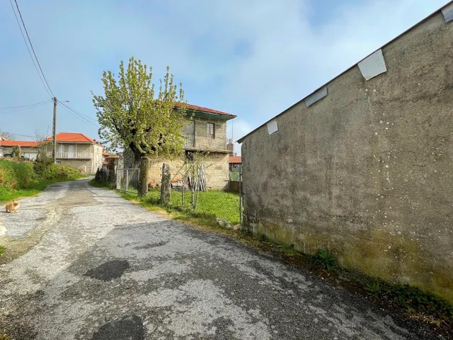 CASA DE PIEDRA  CON TERRENO PARA REHABILITAR — 9