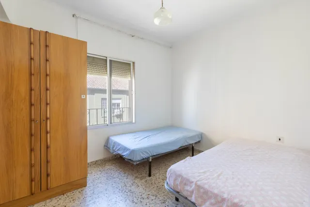 Piso en El Zaidín, tres dormitorios y un mundo de posibilidades. — 14