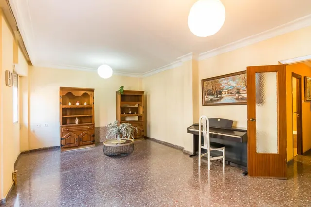 VIVIENDA CON GRAN PATIO PRIVADO FRENTE AL NUEVO HOTEL BARCELÓ 5★ — 25