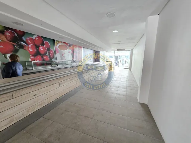 Cafetería con excelente ubicación — 2