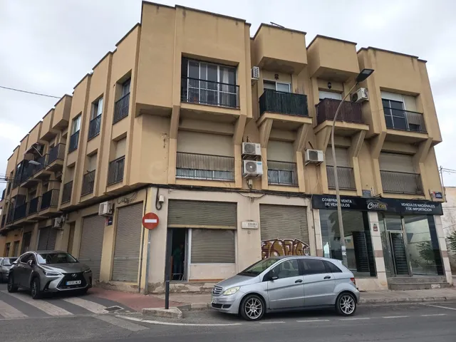 Local con gran potencial para convertir en vivienda junto a 