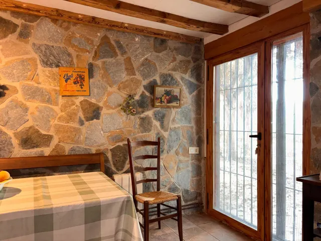 ** CHALET CON NAVE DE 200 M2 + TALLER DE 60 M2 + PISCINA EN PARCELA DE 4.000 M2**  **Una propiedad única en La Hoya (Elche) por 350.000 €**, ideal para quienes buscan espacio y privacidad — 23