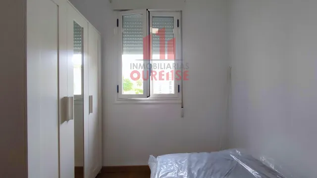 CASA ADOSADA MUY PRÓXIMA AL HOSPITAL DE OURENSE. — 26