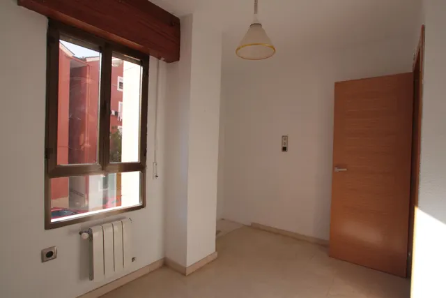 Piso en alquiler junto al Palacio de Congresos, 4 dormitorios, 2 baños — 23