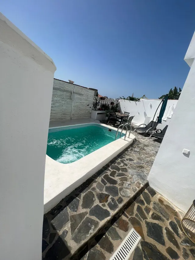 ALQUILER LUMINOSO ADOSADO RECIÉN REFORMADO EN TORREBLANCA DEL SOL-VISTAS AL MAR — 9