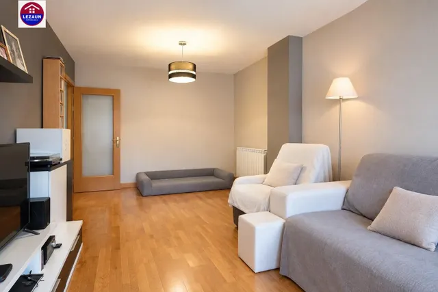PISO EN RENTABILIDAD CON GARAJE Y JARDÍN PRIVADO EN LA ZONA NUEVA DE PERALTA. — 16