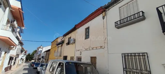 Casa a reformar en Pinos Puente, Granada. — 2