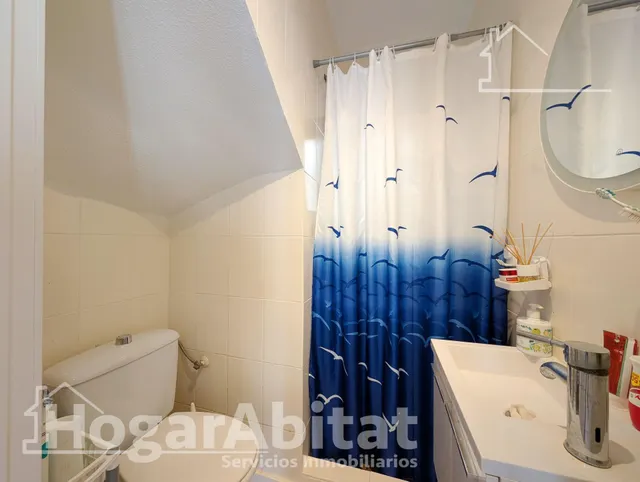 ¡Cerca del mar! Precioso Adosado reformado en residencial, con solarium, piscina comunitaria y garaje — 28