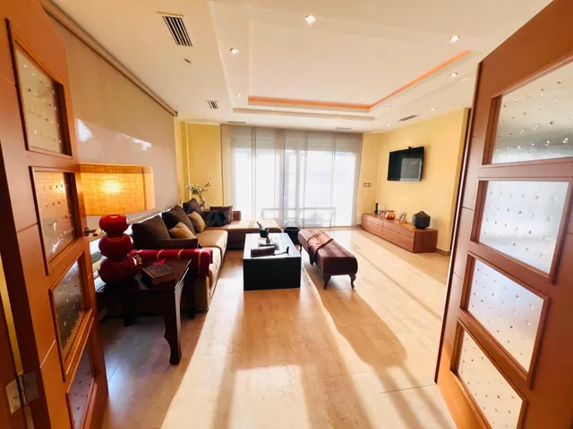 Chalet urbano con piscina en Elche, zona Torreta-Portalada. — 2