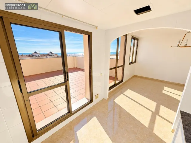 Exclusivo ático esquinero con 121 m2 de terraza y vistas al mar en la ràpita — 3