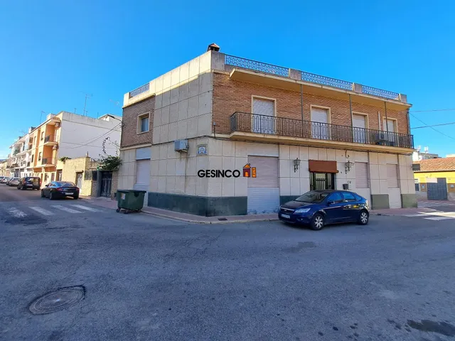 CASA DE PUEBLO CON PATIO, TERRAZAS... — 2