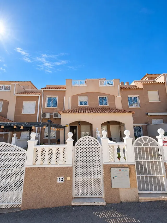 Fantastica vivienda con piscina comunitaria, ideal para familias — 2