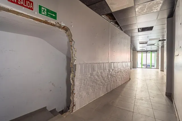 ¡Local en Acera del Darro frente al Corte Inglés! — 7