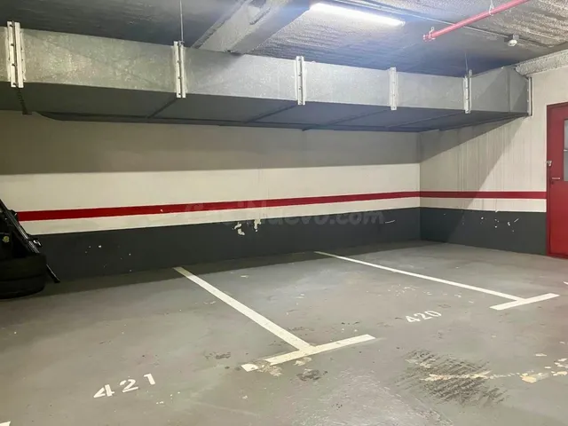 Tres plazas de aparcamiento en Paseo de Gracia