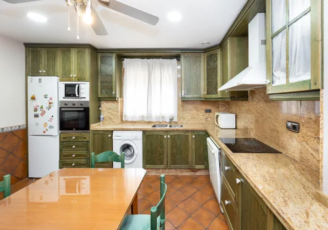 Chalet independiente con piscina privada en Barrio de Monachil – Vistas espectaculares y gran parcela. — 19