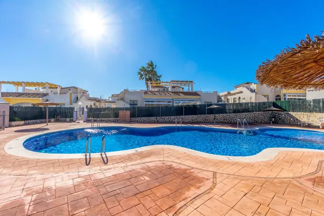 Serena V – Adosado tipo Quad con 3 dormitorios, jardín, piscina comunitaria y parking privado en Los Altos — 32