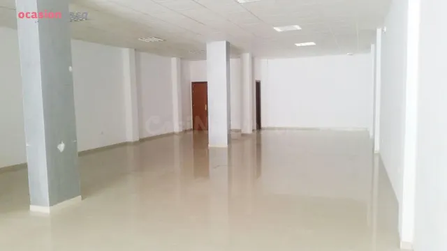 SE  ALQUILA LOCAL COMERCIAL CERCANO A LA PLAZA DE TOROS — 2
