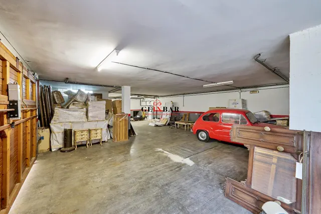 ESPETACULAR CASA EN ZONA EXCLUSIVA Y TRANQUILA CON JARDÍN — 45