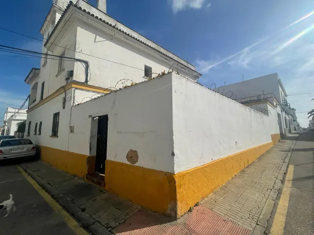 se vende suelo urbano centrico en Barbate — 2