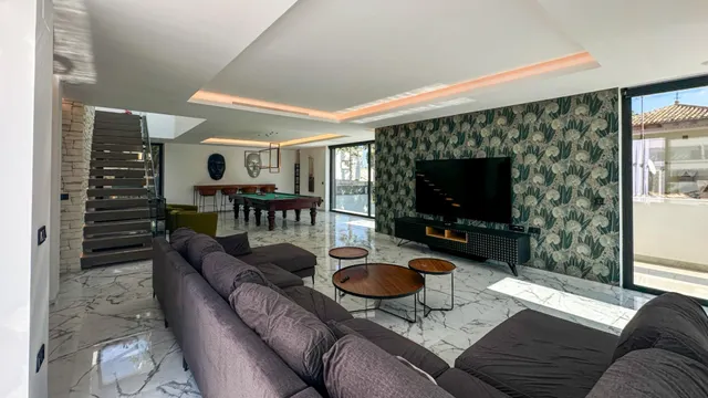 Villa 4 habitaciones 527m² en venta - Villamartin — 35