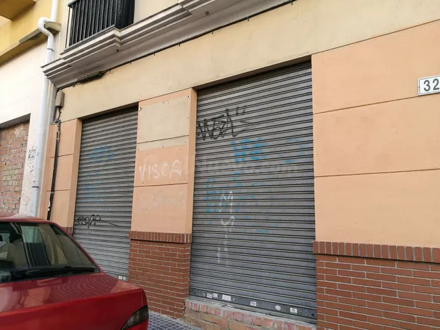 LOCAL EN CALLE CAPUCHINOS EN BRUTO APTO PARA CUALQUIER NEGOC - foto 5