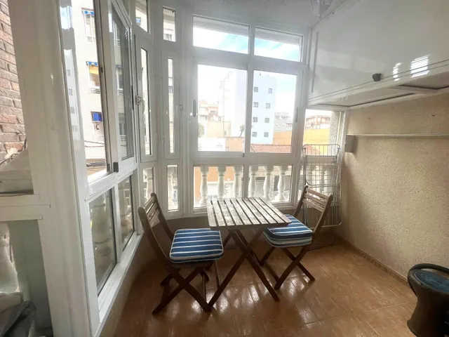 ¡alquiler de larga duración en Torrevieja! amplio y luminoso apartamento de 2 dormitorios en calle caballero de rodas — 26