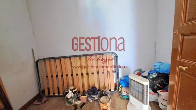 MAJESTUOSA CASA PARA REFORMAR. SOBA — 38