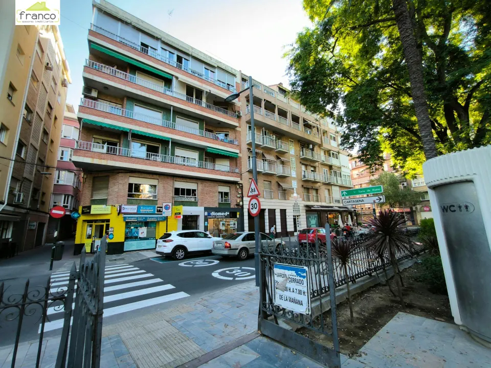 Local en alquiler y venta junto jardín Floridablanca