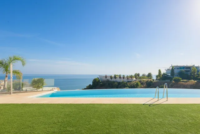 Impresionante vivienda de lujo en Benalmádena con vistas infinitas al Mediterráneo — 49