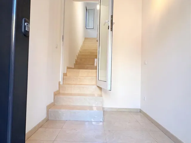 ¡Fantástica casa de tres plantas en el centro del pueblo!