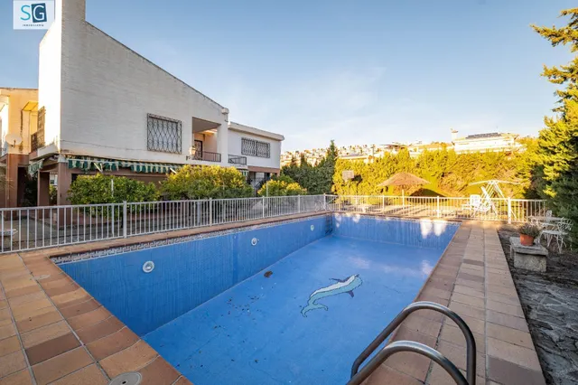 Chalet 6 habitaciones 357m² en venta - Área de Granada - foto 2