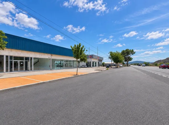 Nave comercial ideal para concesionario en el Polígono Industrial de Orihuela — 2