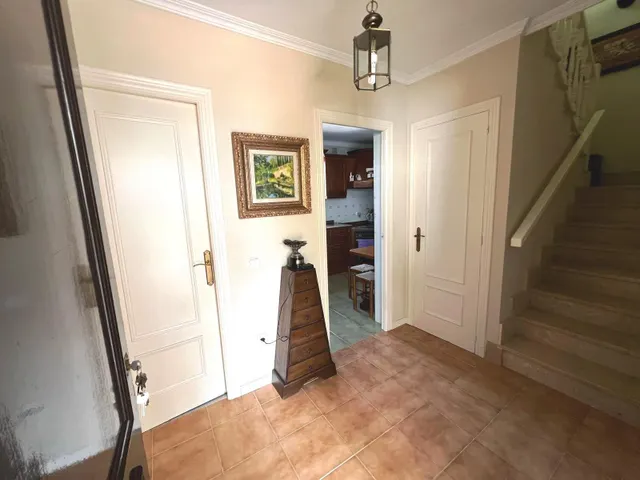 ADOSADO DE 3 habitaciones CON PARKING Y GRAN PISCINA COMUNITARIA CON JARDINES. — 10