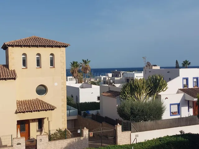 Piso de 2 dormitorios con vistas al mar, piscina y garaje en - foto 3