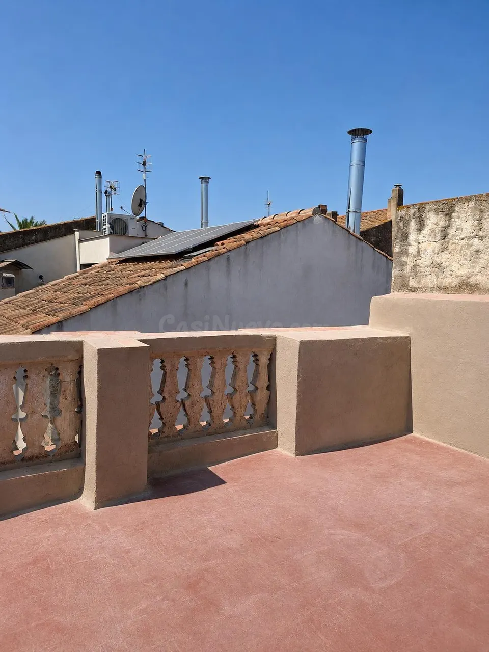 Amplia Casa de 3 Plantas para Reformar en la Galera