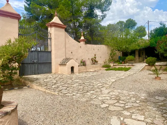 Exclusiva finca con masía, hotel, bodegas y 83 ha de terreno en el Priorat — 6