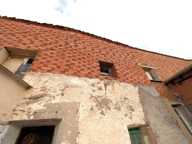 Vivienda en la localidad  Moros, pleno centro de la localidad. — 25