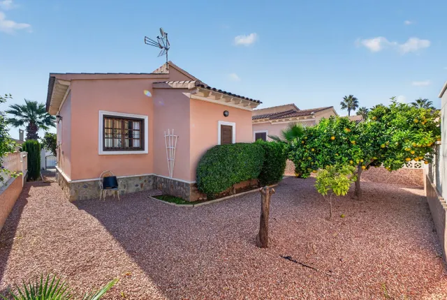 Horizonte - Chalet independiente en Playa Flamenca con jardín, 2 dormitorios y parcela de 303 m2 — 22