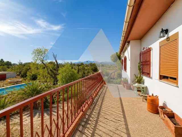Chalet con gran parcela y múltiples posibilidades en Los Girasoles — 35