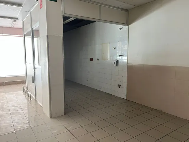 LOCAL COMERCIAL  TOTALMENTE ACONDICIONADO — 11
