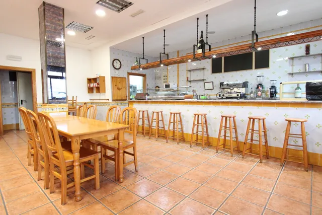 VENTA DE VENTA DE BAR RESTAURANTE ¡EXCELENTE OCASIÓN PARA EM