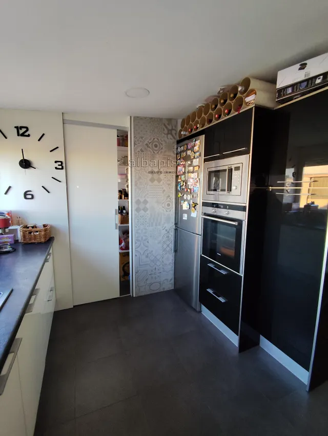 EXCLUSIVO ÁTICO CON TERRAZA Y GARAJE INCLUIDO EN ZONA ARQUITECTO VANDELVIRA · 4 habitaciones · REF: GV0329 — 32